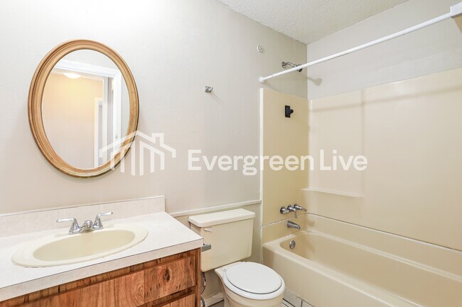 Building Photo - 7807 Knoll Dr N