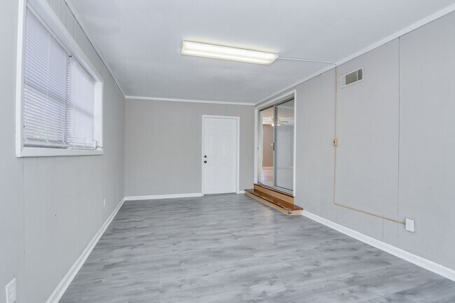 Building Photo - 4 Bedroom 1.5 Bathroom Home in Augusta