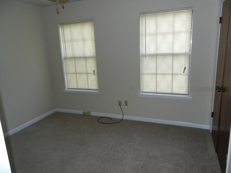 2nd bedroom - 203 Bourbon St