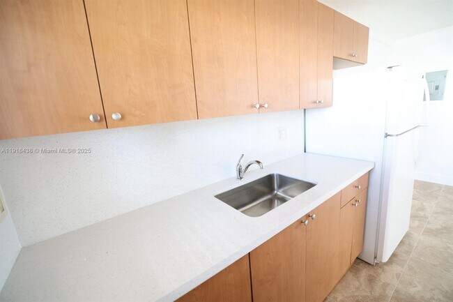 Building Photo - 6270 W Flagler St