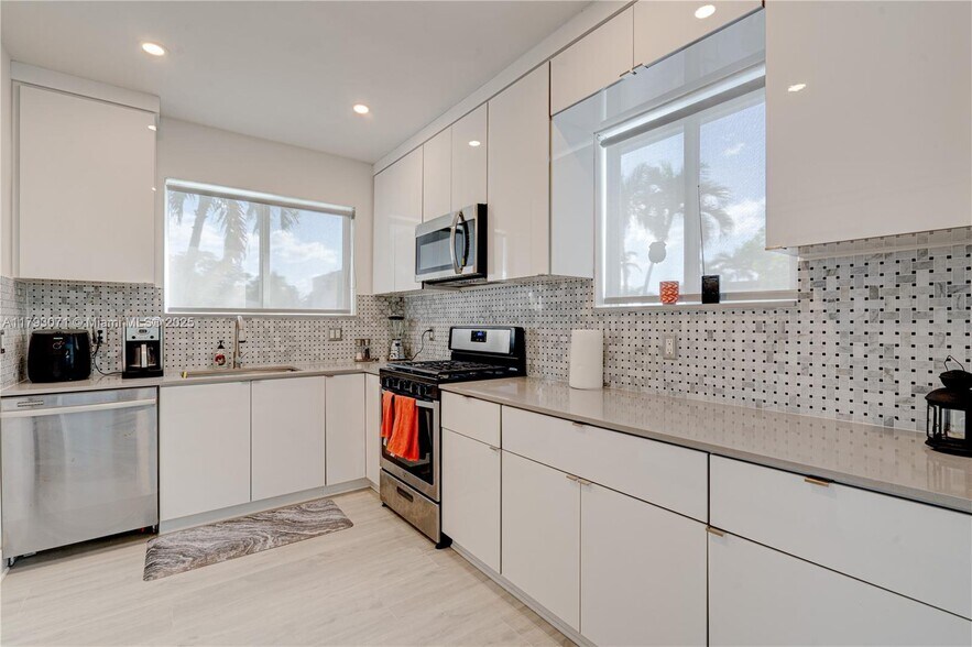 Building Photo - 7528 Buccaneer Ave
