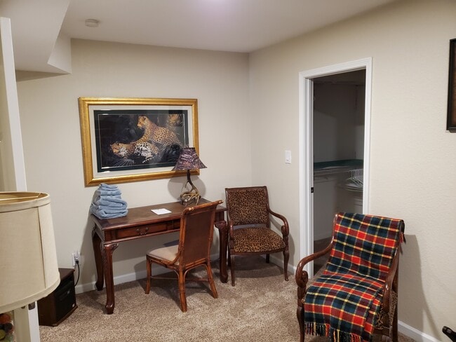 Building Photo - 7 Higel Ln