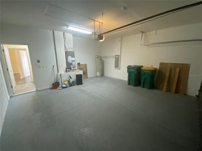 Building Photo - 302 Bluff Pass Dr