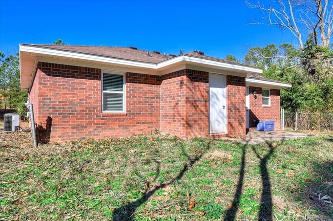 Building Photo - 2572 Tara Heights Cir