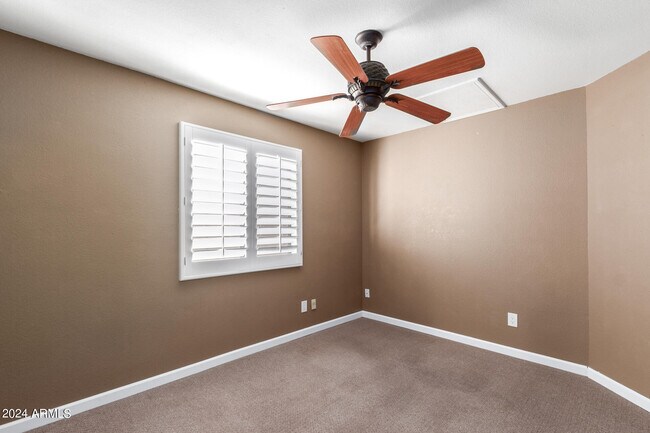 Building Photo - 11305 E Sunnyside Dr