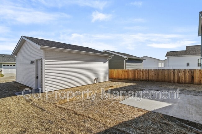 Building Photo - 1316 S Smith Rd