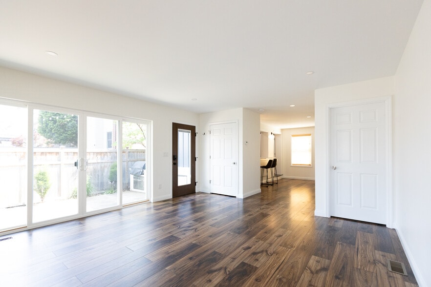 main living space - 953 Dennison Ave