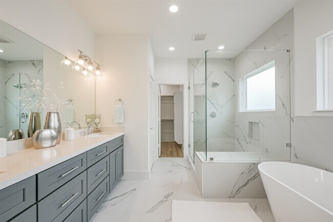 Building Photo - 5630 Balbo St