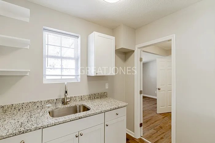 Building Photo - 8225 Rugby Ave