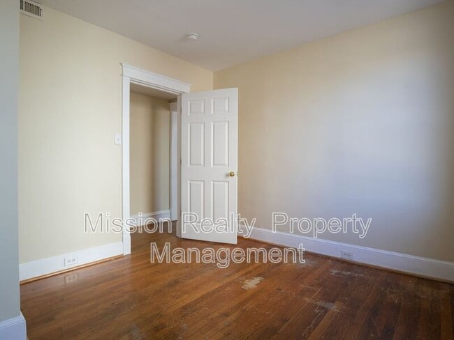 Building Photo - 1400 Bainbridge St