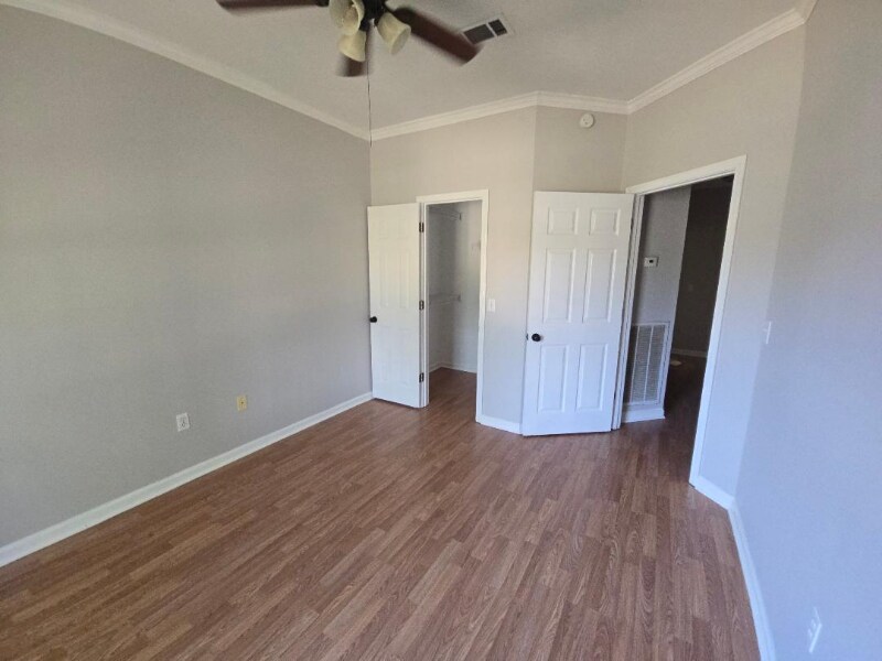 Building Photo - 263 Greensview Dr