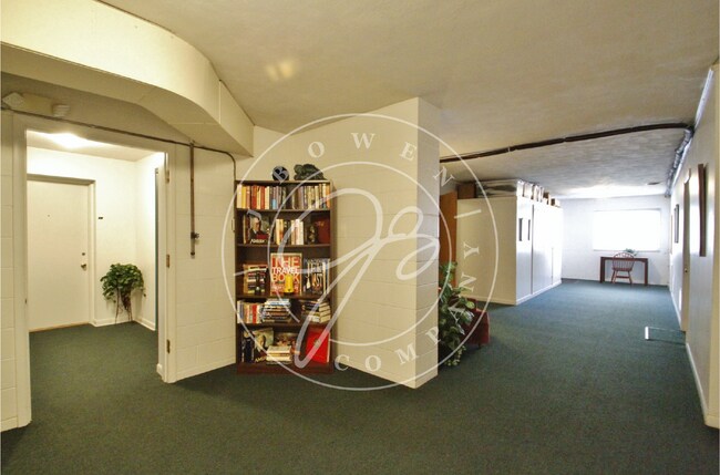 Building Photo - 2 bed 2 bath first floor apartment- Ottawa...