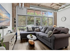 Building Photo - 748 N 3rd St