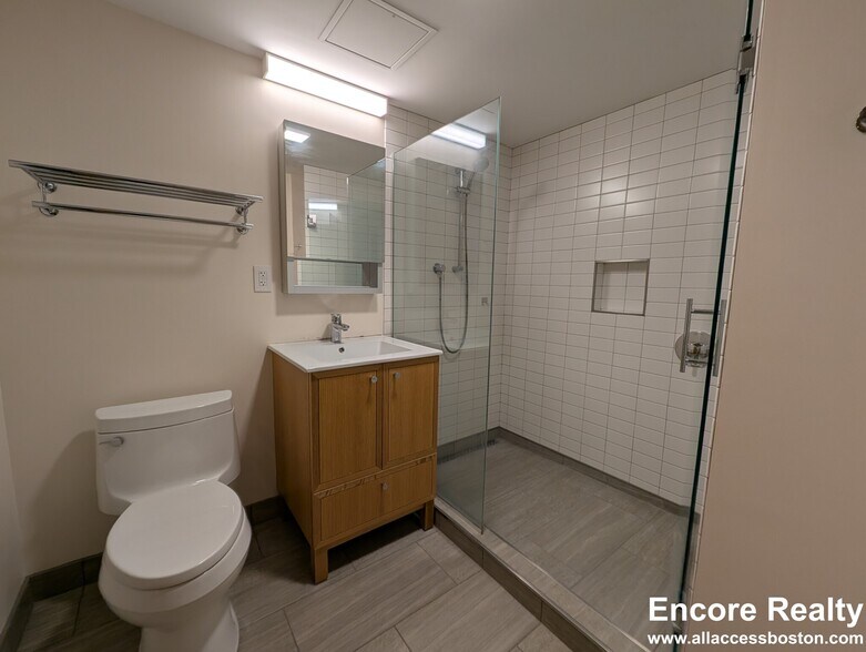 Building Photo - 115 Mt Auburn St