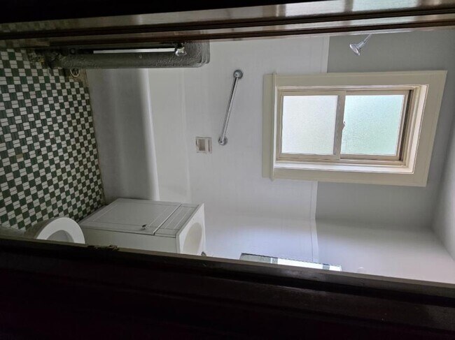Building Photo - 1 bedroom in CHICAGO IL 60620