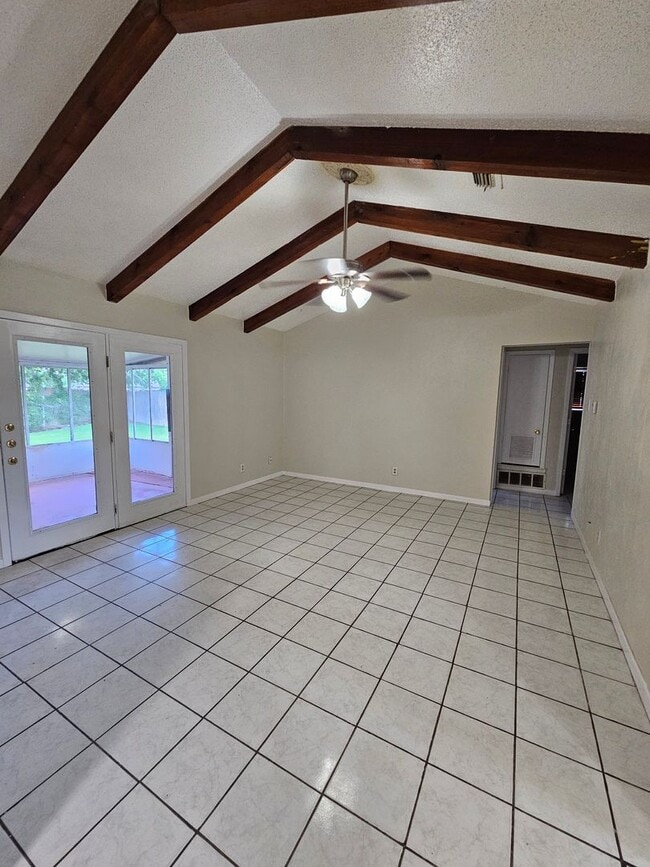 Building Photo - 2 BEDROOM HOUSE AVAILABLE NOW!
