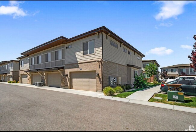 Building Photo - 12706 Roll Save Ln