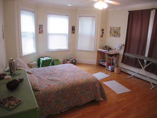 Building Photo - 118 Chestnut Ave