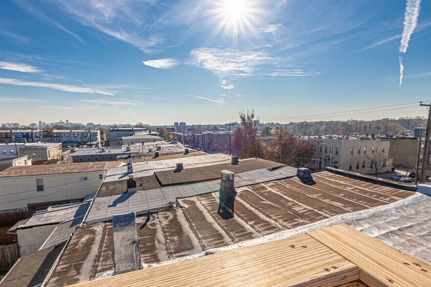 Endless city views from roof deck! - 3509 Chestnut Ave