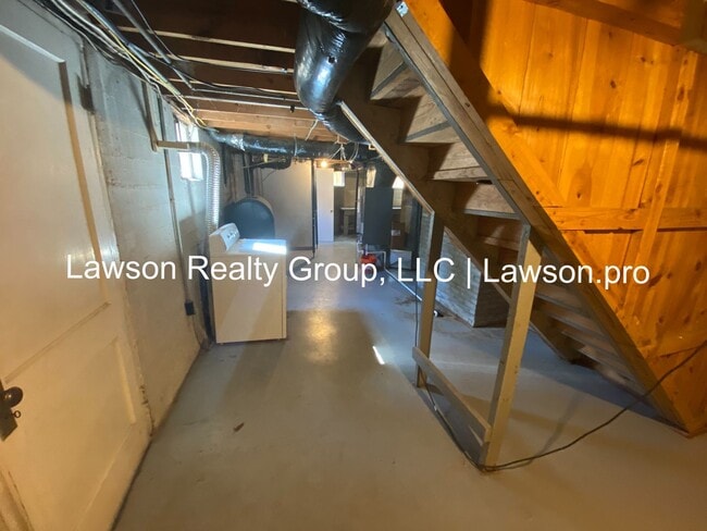 Building Photo - Cozy Raleigh Court Ranch with Partially Finished Basement