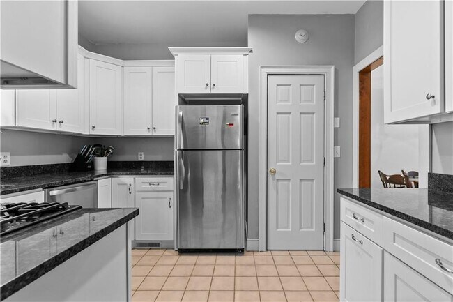 Building Photo - 158 Narragansett Ave