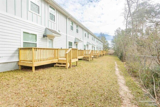 Building Photo - 1435 Iroquois Ct