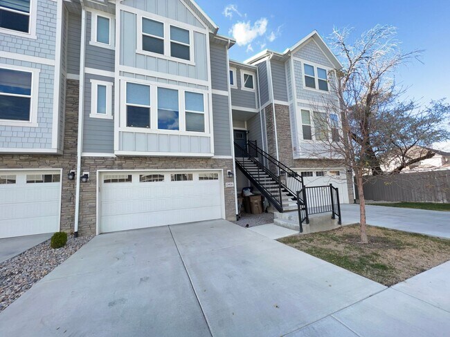 Primary Photo - 3 Bed/ 3 Bath Townhome in Draper!