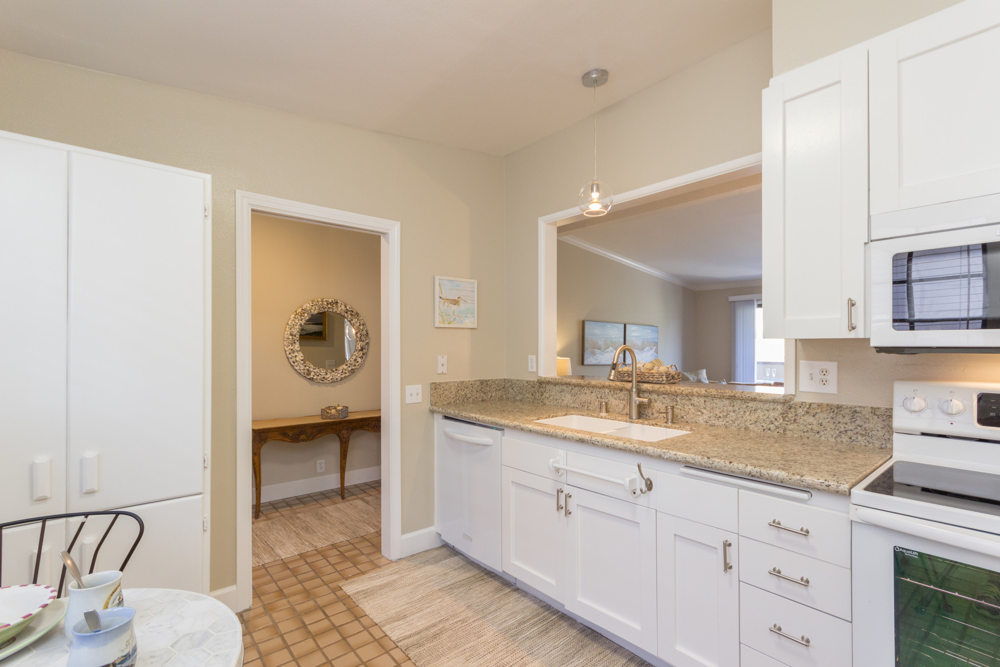 Alternate kitchen view - 8840 Villa La Jolla Dr