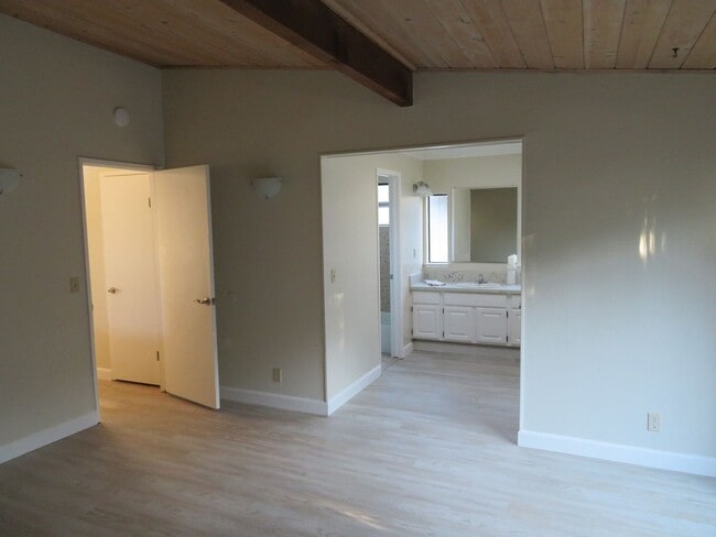 Building Photo - 3 bedroom, 2 bathroom in Scotts Valley