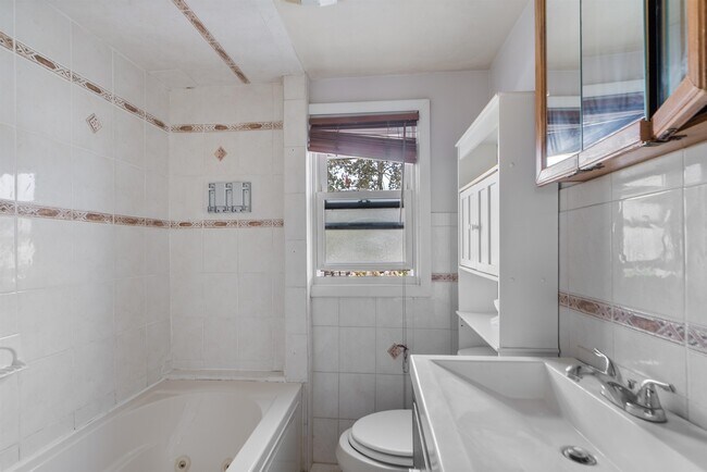 Building Photo - 689 2nd St