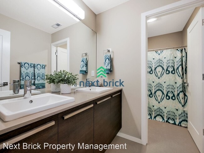 Building Photo - 5 br, 4 bath House - 12808 213th SE