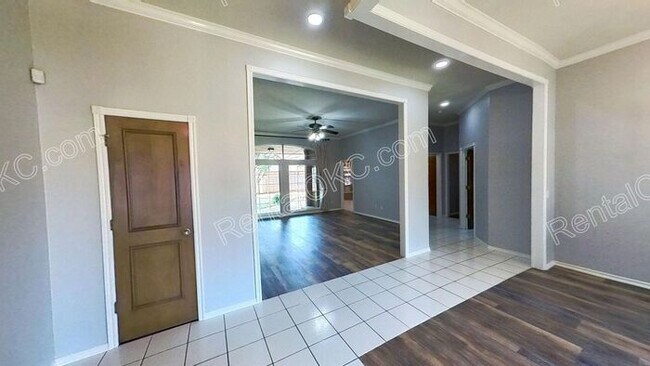 Building Photo - Spacious Edmond 4-Bed, 3-Bath Home with Storm Shelter