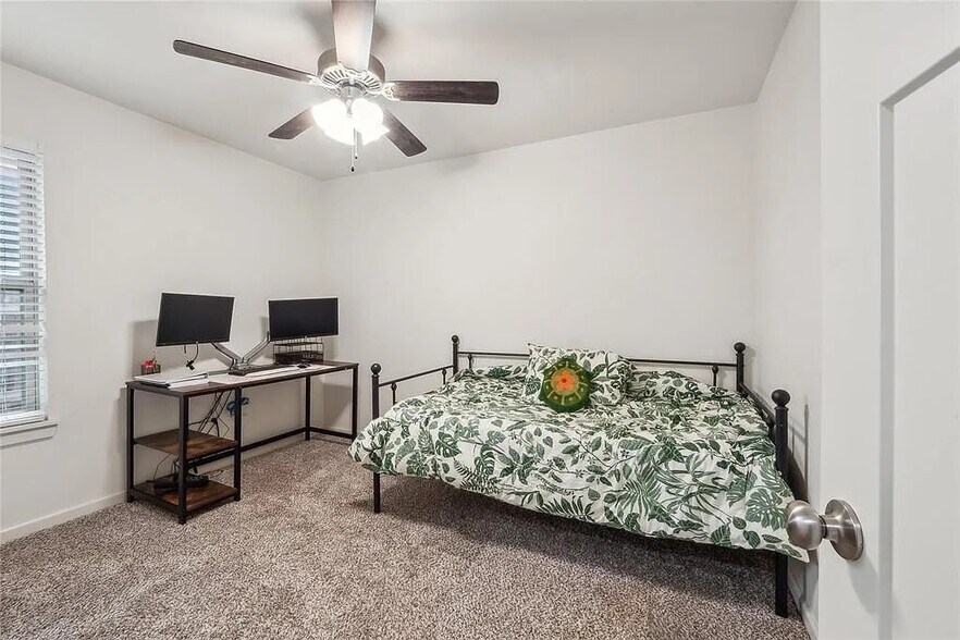 Building Photo - 14990 NE 2nd St