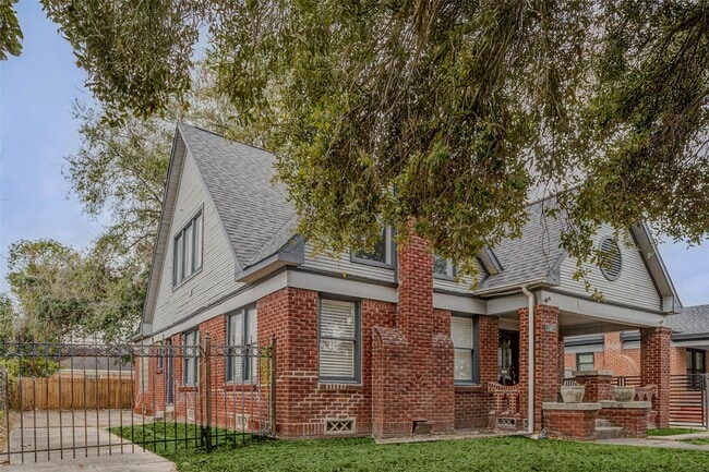 Building Photo - 2410 Cleburne St