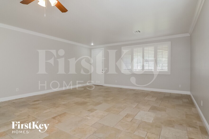 Building Photo - 989 Pearl Peak St