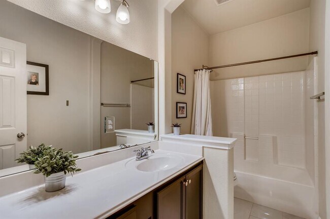 Building Photo - 1204 Utopia Ln