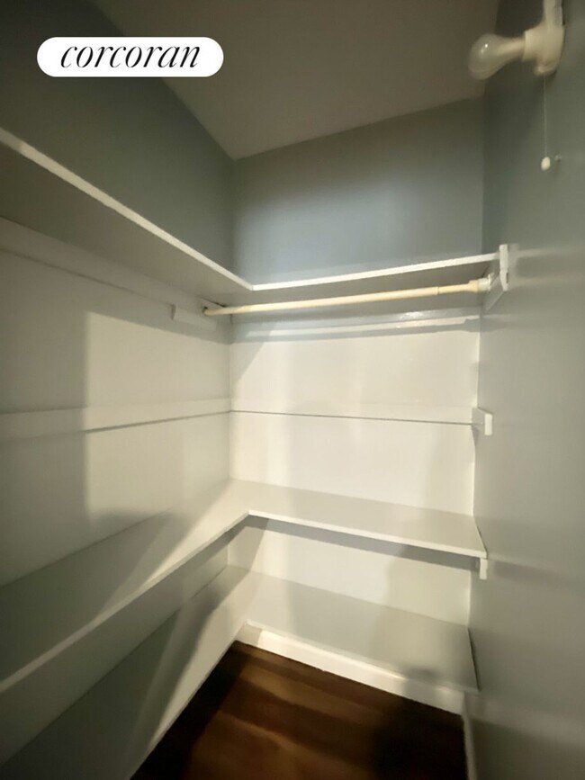 Building Photo - 120 George St