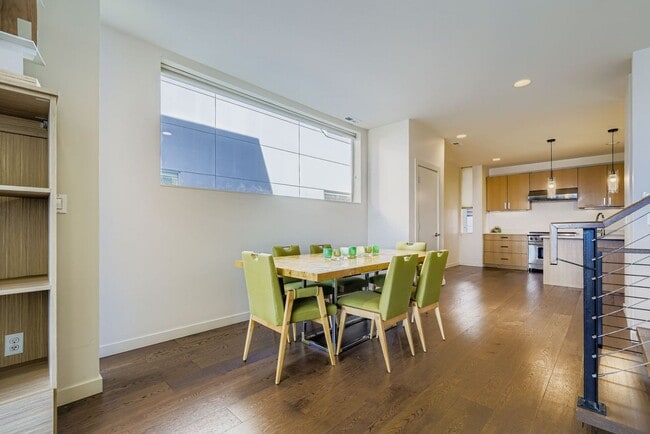 Building Photo - Eastlake Townhome with Commanding Views