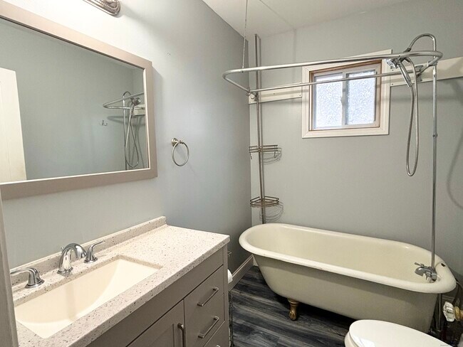 Building Photo - 19 Darrow St