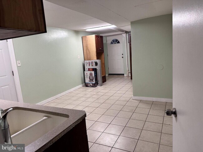 Building Photo - Charming Cul-de-Sac Home in a Prime Location