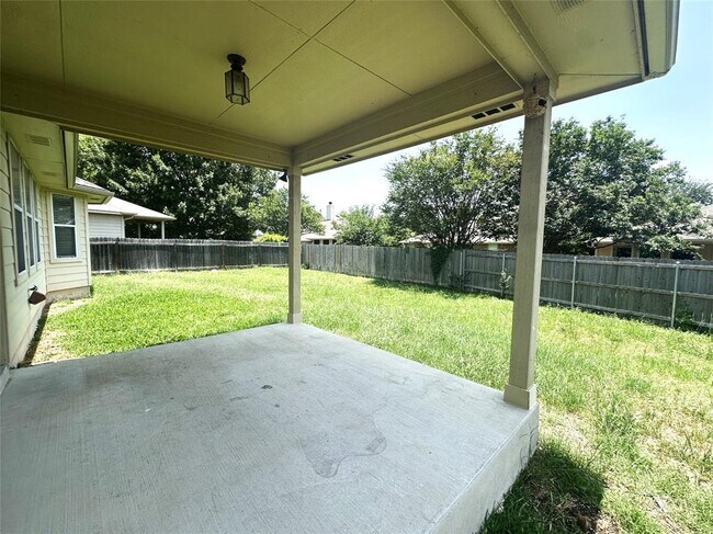 Building Photo - 7714 Squirrel Hollow Dr