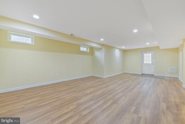 Building Photo - 730 Emerald Hill Dr NE