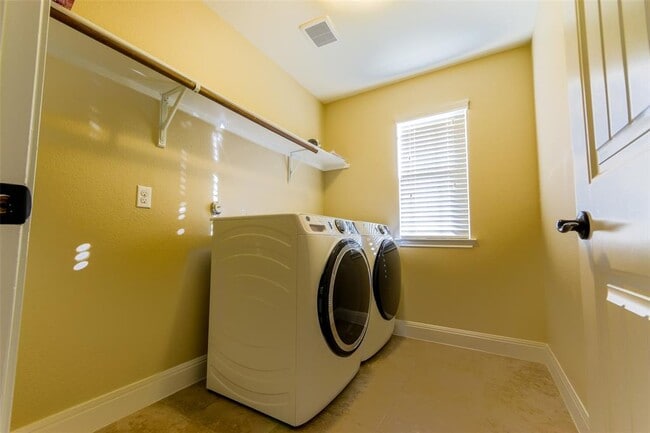 Building Photo - 8408 Panadero Dr