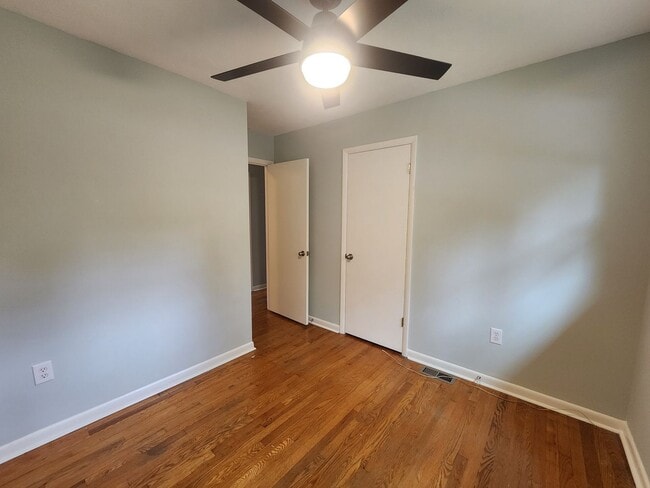 Building Photo - Great Location-Black Mountain Rental