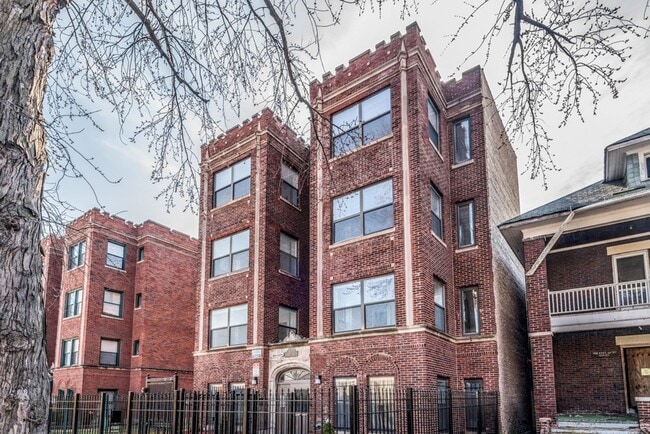 Building Photo - 136 E 155th