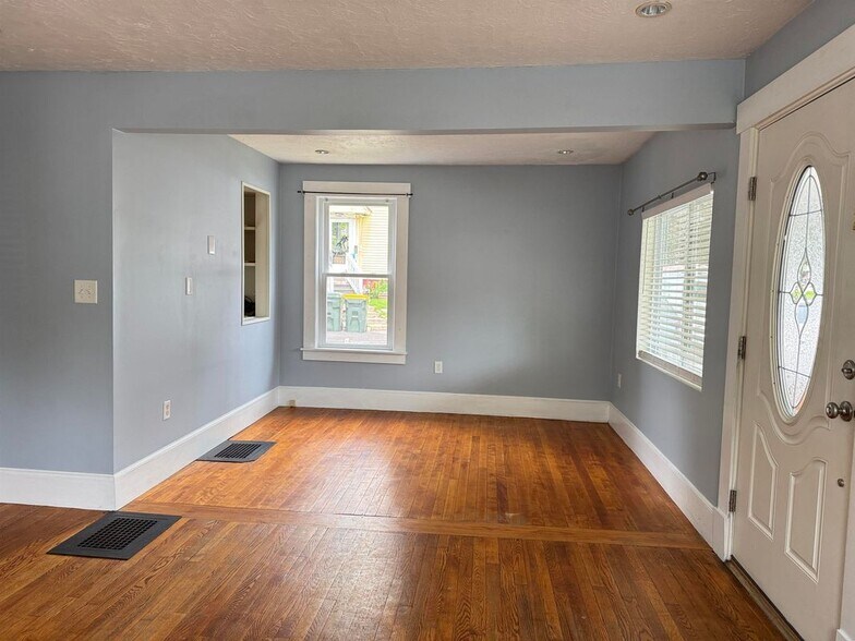 Building Photo - 64 Girard St