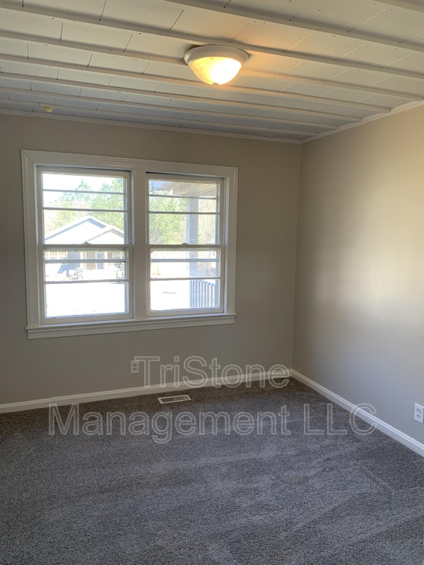 Building Photo - 317 Morris St