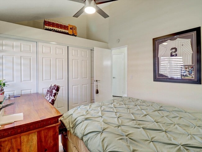 Building Photo - 77897 Woodhaven Dr S