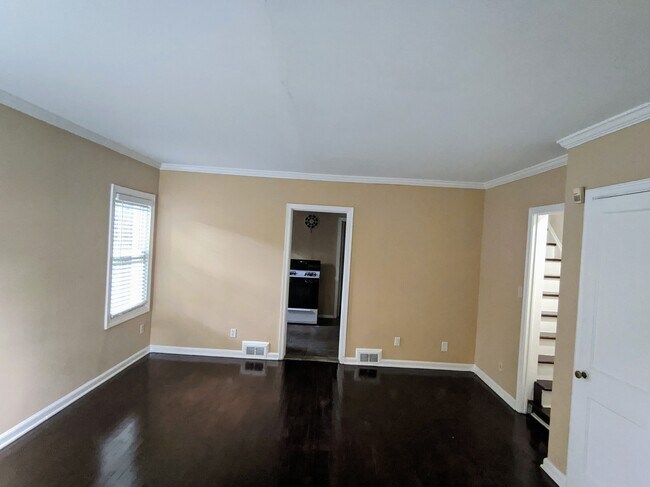 Building Photo - Charming 1 Bedroom Duplex in Buckhead!