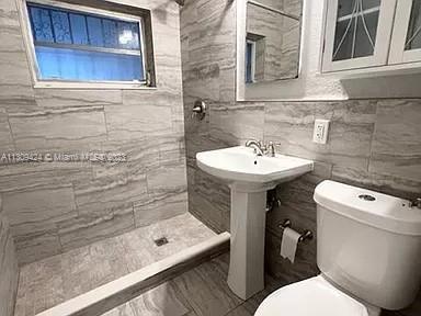 Building Photo - 2022 SW 17th Ave